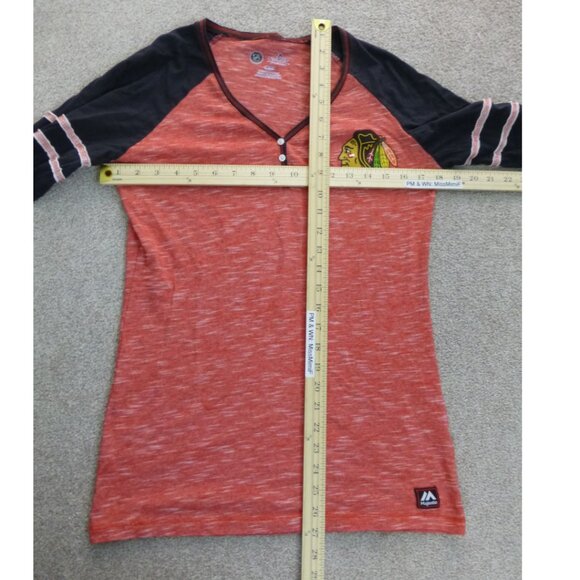 NHL Chicago Hockey Blackhawks Long Sleeve, V-Neck Top (Tiny Pin-Hole at Front) - Picture 8 of 10